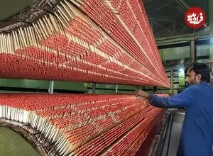 ببینید| مراحل دیدنی تولید کبریت در کارخانه ای قدیمی در پاکستان