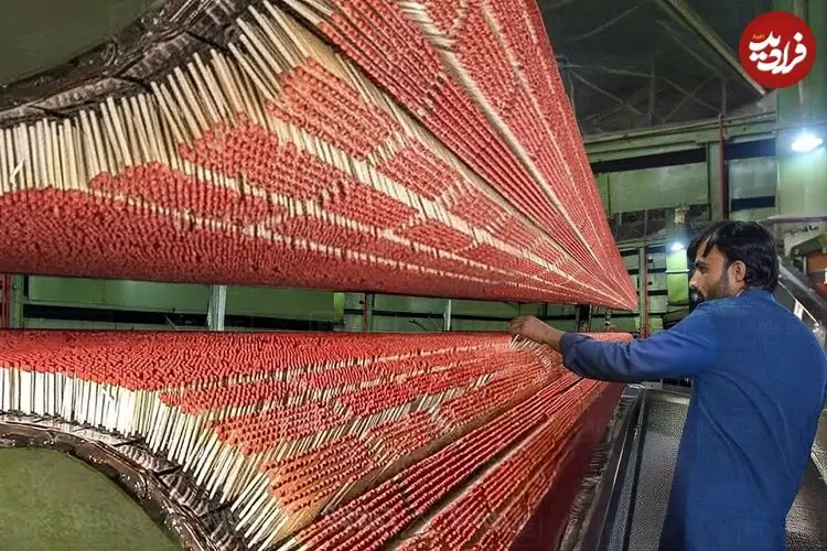 ببینید| مراحل دیدنی تولید کبریت در کارخانه ای قدیمی در پاکستان