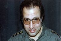 عکس؛ سفر به تاریخ؛ عکس دیده‌نشدۀ «شهید فکوری» در حال دست دادن با «رهبر انقلاب»؛ سال 1360