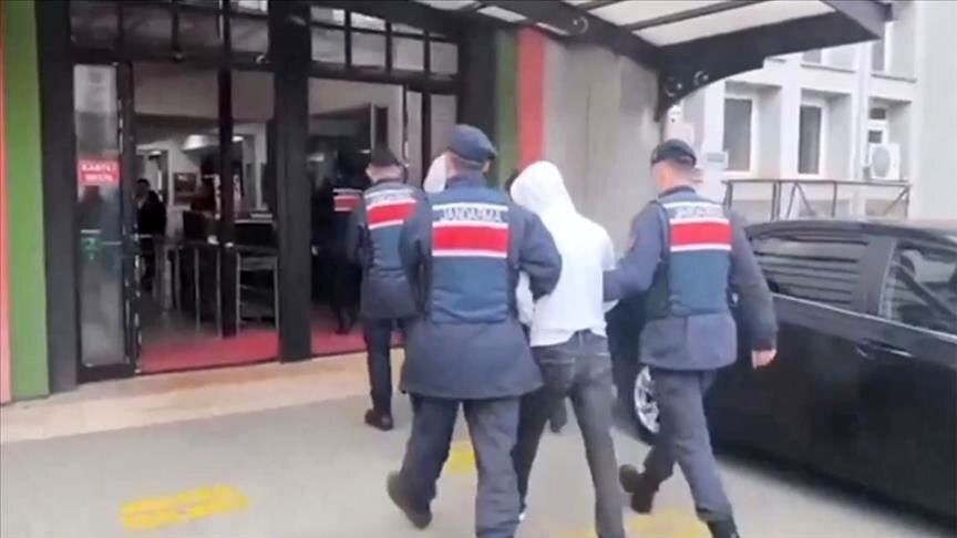 (عکس) لحظه بازداشت پدر سایت‌های شرط‌بندی توسط پلیس ترکیه