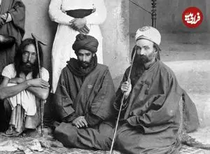 عکس| سفر به ایران قدیم؛ تصویری از یک «درویش مارگیر» در دوران قاجار