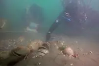 کشتی دوران «چوسان» که ظروف «غذاخوری سلطنتی» را حمل می‌کرد از زیر دریا بیرون آمد