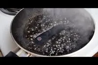 (ویدئو) اگر گوشی آیفون را در نوشابه کوکاکولا بچوشانید چه اتفاقی می افتد؟