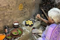 ببینید؛ غذای روستایی در هند؛ پخت یک املت متفاوت به روش مادربزرگ روستایی