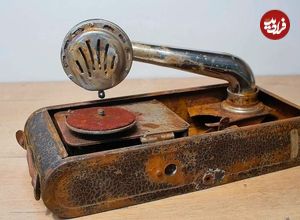 ببینید؛ مراحل دیدنی بازسازی یک گرامافون قدیمی محصول سال 1939 