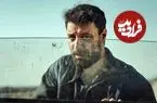 عکس| سفر زمان؛ تیپ و چهرۀ متفاوت «جواد عزتی» بر روی صحنه تئاتر؛ سال 1401