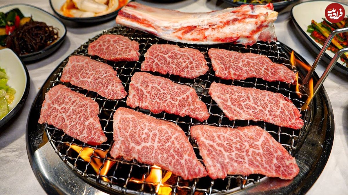 ببینید؛ غذای خیابانی در کره؛ پخت سوپ، کباب و استیک با گوشت گاو در سئول