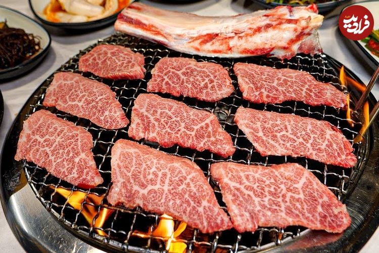 ببینید؛ غذای خیابانی در کره؛ پخت سوپ، کباب و استیک با گوشت گاو در سئول