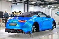 ببینید| نگاهی به مراحل تولید خودروی اسپرت آلپاین 110در فرانسه