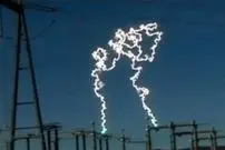 عکس| رؤیت نور آبی خیره‌ کننده در آسمان تهران هنگام حمله بامدادی؛ آیا سلاح لیزری در کار بود؟