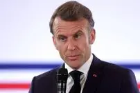 ببینید| ورزش صبحگاهی ماکرون با عینک دودی در بمبئی آلوده سوژه شد!