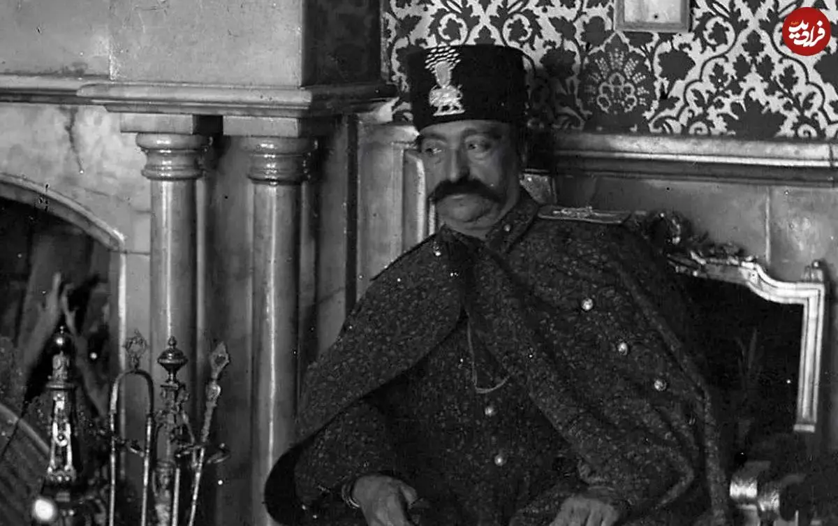 عکس| سفر در زمان؛ ژست خاص «ناصرالدین شاه» در کاخ صاحبقرانیه؛ سال 1269