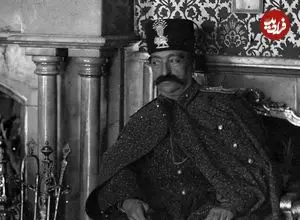 عکس| سفر در زمان؛ ژست خاص «ناصرالدین شاه» در کاخ صاحبقرانیه؛ سال 1269