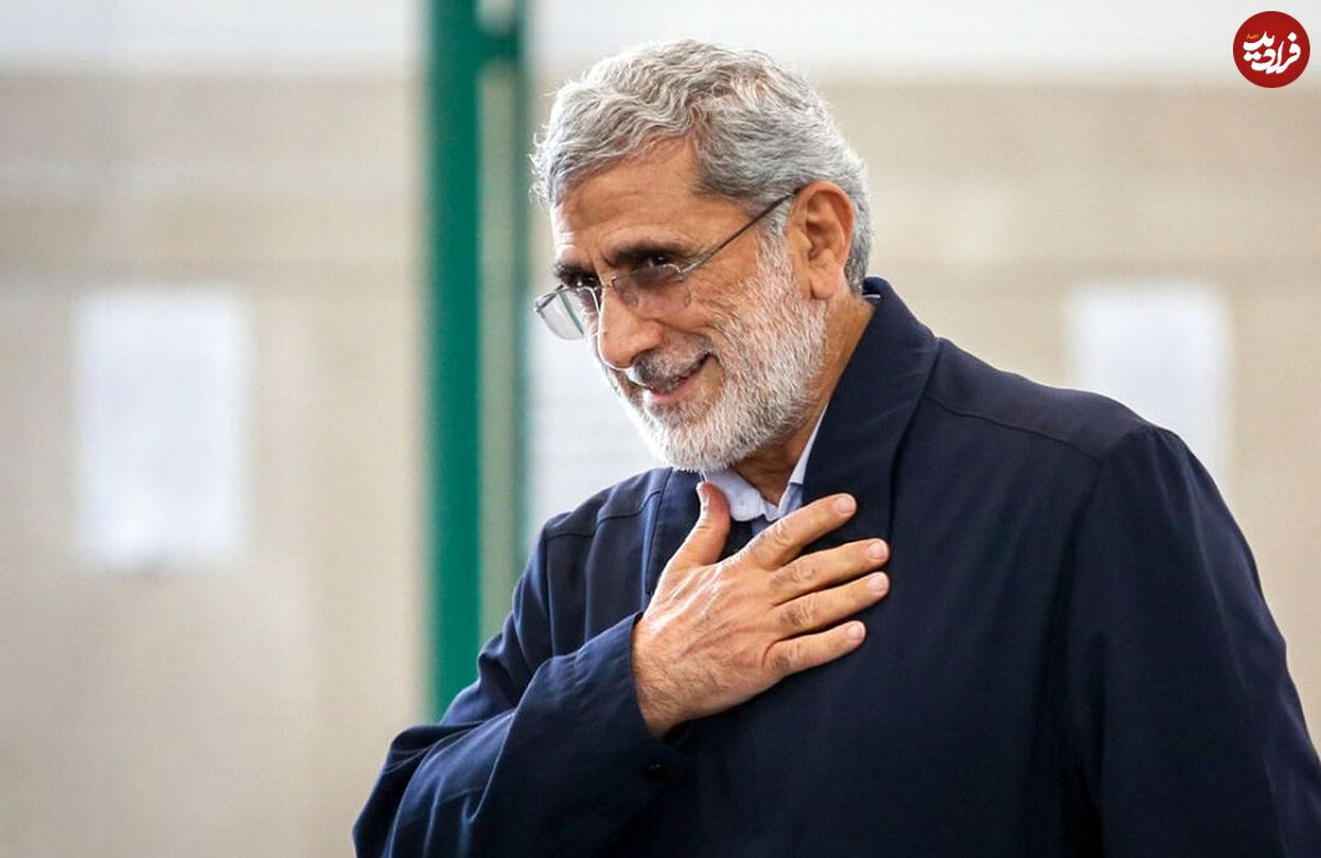 عکس؛ سفر به تاریخ؛ «سردار اسماعیل قاآنی» با چشم مجروح روی قایق در جبهه؛ دهۀ 60