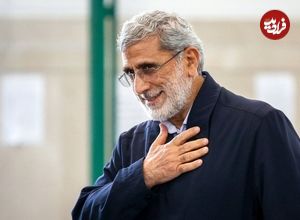عکس؛ سفر به تاریخ؛ «سردار اسماعیل قاآنی» با چشم مجروح روی قایق در جبهه؛ دهۀ 60