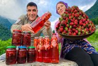 ببینید؛ غذای روستایی در آذربایجان؛ تهیه مربا، کمپوت و کیک پای با 15 کیلو توت فرنگی