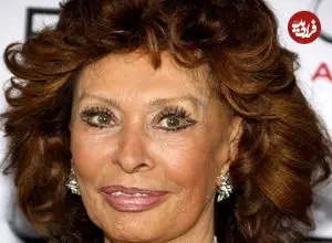 عکس| سفر در زمان؛ «سوفیا لورن 24 ساله» در حال انتخاب کفش؛ سال 1337