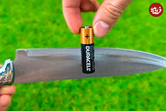 (ویدئو) روشی خلاقانه برای تیز کردن چاقو با کمک باتری قلمی 1.5 ولتی