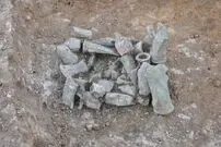 (عکس) یک نوجوان تبر عصر برنز کشف کرد
