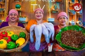 ببینید| غذای روستایی در سنگاپور؛ پخت یک غذای عجیب با زبان گاو و مورچه قرمز