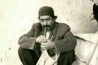 عکس؛ سفر به تاریخ؛ تیپ متفاوت «عزت‌الله انتظامی» در پشت‌صحنه فیلم «گاو» در کنار کودکان روستایی