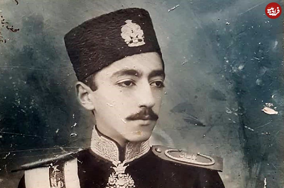 عکس؛ سفر در زمان؛ «احمدشاه و ولیعهدش» در کنار همکلاسی هایشان در دبستان؛ دهه 1280