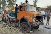 ببینید؛ مراحل تماشایی تبدیل یک خاور قدیمی به یک کامیونت در پاکستان