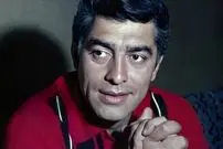 تصویر| سفر در زمان؛ عکس یادگاری «تختی، تیمسار ایزدپناه، عباس زندی و فردین»؛ دهه 30