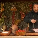 ببینید| غذای روستایی در آذربایجان؛ پخت استیک پنیری دودی در کوهستان