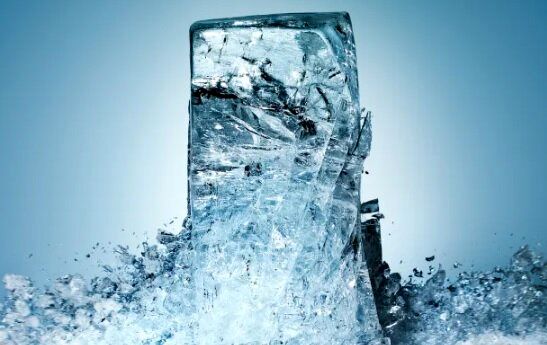 این یخ در دمای ۴۷۰۰ درجه هم ذوب نمی‌شود! 
