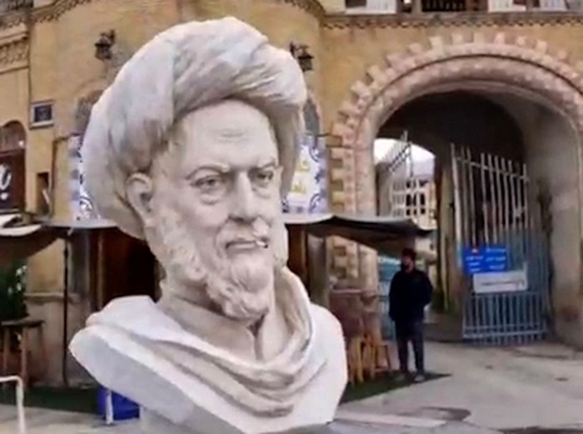 (ویدئو) حرکت زشت با مجسمه سعدی در شیراز