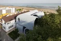 (تصاویر) زیبایی متفاوت یک خانۀ مدرن با طاق قوس‌دار در مازندران