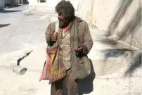 (ویدئو) زورگیری یک گدا با چکش از سرنشینان خودرو وسط خیابان!