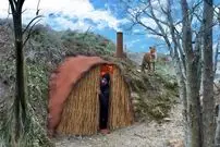 ببینید| مراحل ساخت یک پناهگاه مخفی با تختخواب و اجاق در دل کوهستان در آلمان