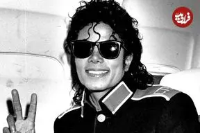 عکس| سفر در زمان؛ «مایکل جکسون» در حال بازدید از یک بیمارستان کودکان در لندن؛ سال 1351