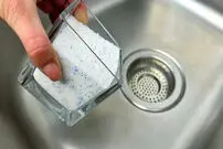 (ویدئو) چطور گرفتگی لوله فاضلاب سینک ظرفشویی را خیلی سریع برطرف کنیم؟