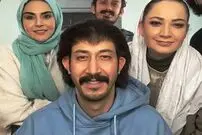 عکس| سفر زمان؛ «بهرام افشاری» با زیرپوش و شلوارک روی صحنه تئاتر؛ 12 سال قبل