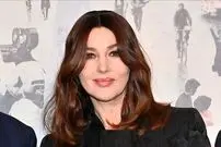 عکس| سفر در زمان؛ «مونیکا بلوچی» به همراه دوستش و پس از صرف ناهار در نیویورک؛ سال 1382 