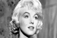 عکس| سفر در زمان؛ «مرلین مونرو» در یک بستنی فروشی در کالیفرنیا؛ سال 1331