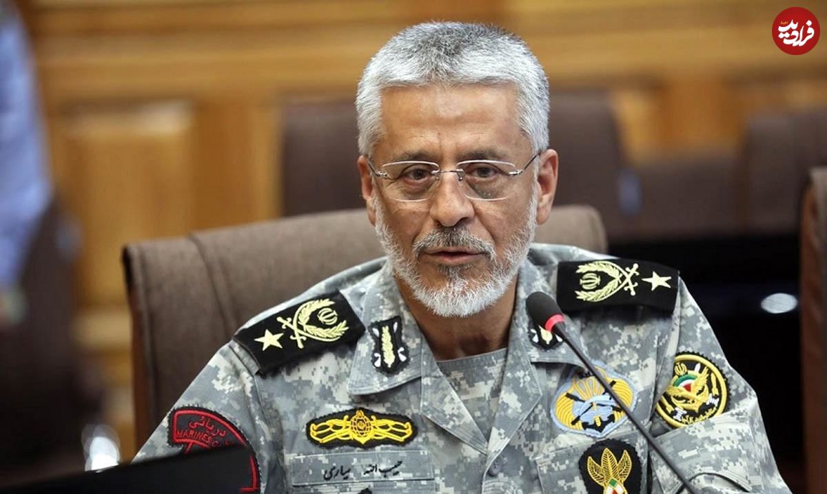عکس| سفر به تاریخ؛ «دریادار سیاری و دخترش» در مراسم راهپیمایی 22 بهمن؛ 10 سال قبل