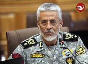 عکس| سفر به تاریخ؛ «دریادار سیاری و دخترش» در مراسم راهپیمایی 22 بهمن؛ 10 سال قبل