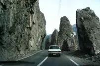 عکس| سفر به ایران قدیم؛ شکل و شمایل «جاده چالوس، وقتی خاکی بود»؛ سال 1311