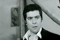 عکس| سفر زمان؛ «بهروز وثوقی» در پشت صحنه فیلم زیبای فرار از تله و در اندیمشک؛ سال 50