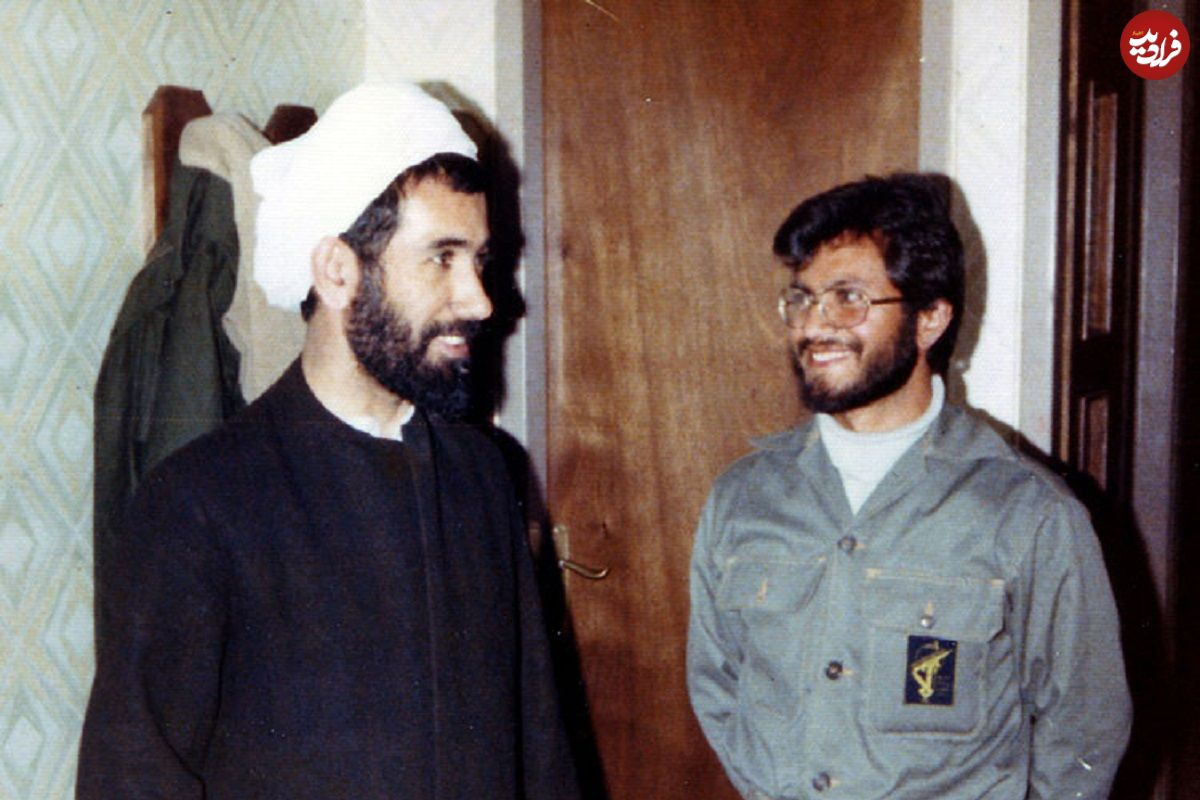 عکس؛ سفر در زمان؛ «شهید باهنر درحال صرف غذا با همکارانش در وزارت آموزش و پرورش»؛ سال 59