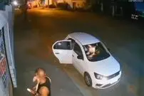 ( ویدیو) لحظه تکان دهنده حمله سگ وحشی به فرزندپلیس