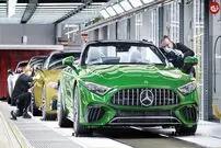 (ویدئو) نمایی نزدیک از فرآیند تولید AMG SL در کارخانه مرسدس بنز