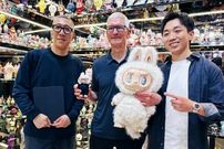 عکس؛ لبوبو عینکی؛ هدیه ویژه از سوی چینی‌ها به مدیرعامل اپل!