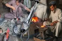 ببینید| مراحل دیدنی ساخت قیچی به روش سنتی در کارگاهی در پاکستان