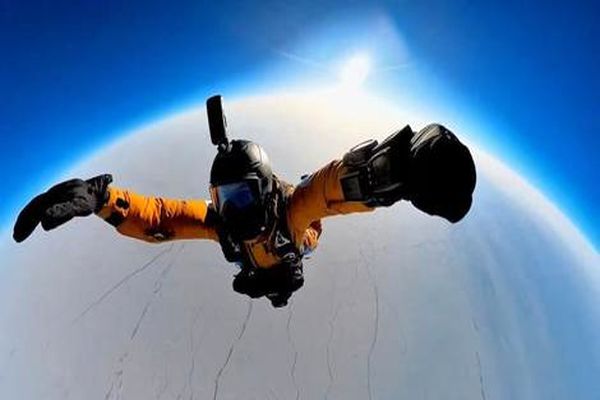 فرود فضانوردان روسی از اتمسفر زمین روی قطب