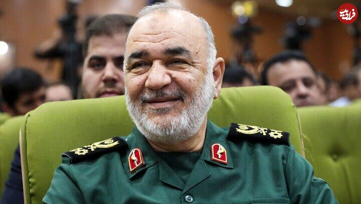 عکس؛ سفر در زمان؛ «لحظه اعطای درجه سرلشکری به حسین سلامی»؛ سال 1398